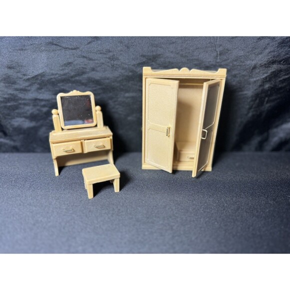 Sylvian Families Calico Critters VTG Lot Of Furniture & Racoon 15+ Piece Closet - Picture 2 of 7